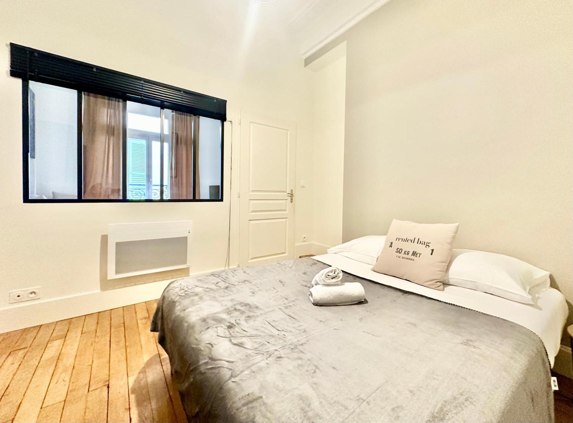 Apartamento Le Pantheon, Urbain Et Authentique Limoges Exterior foto